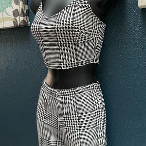 Small black & white set